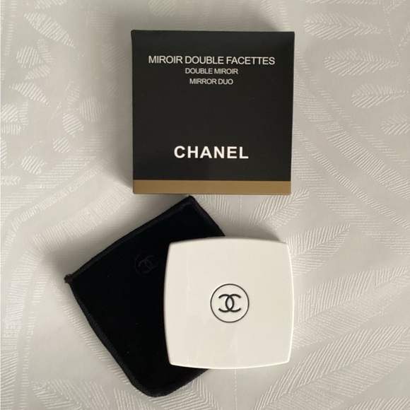 NEW CHANEL White Compact Mirror - Picture 1 of 9